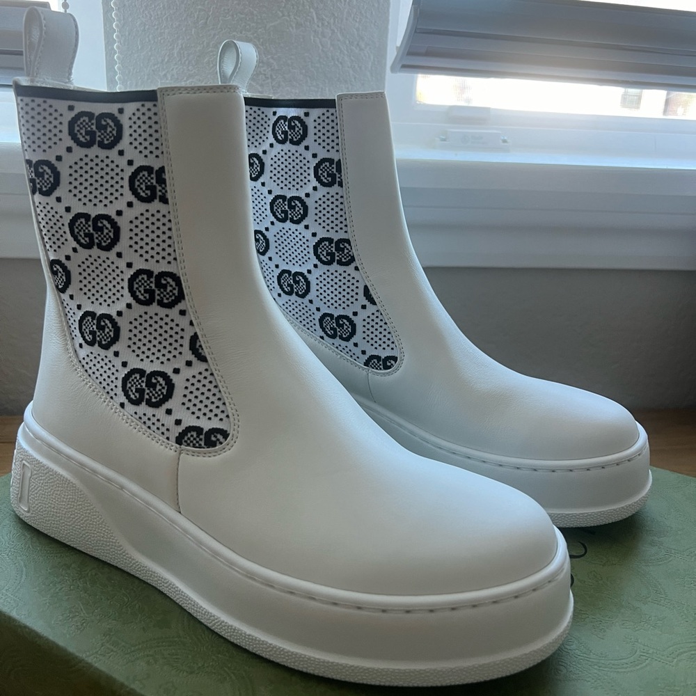 GUCCI
Women's boot with GG